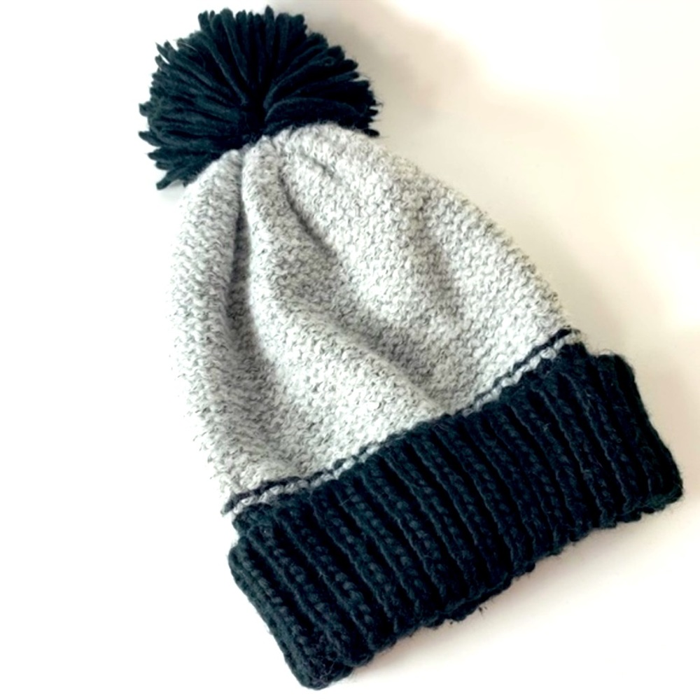 Madison 88 Pom-Pom Knit Hat Gray Black